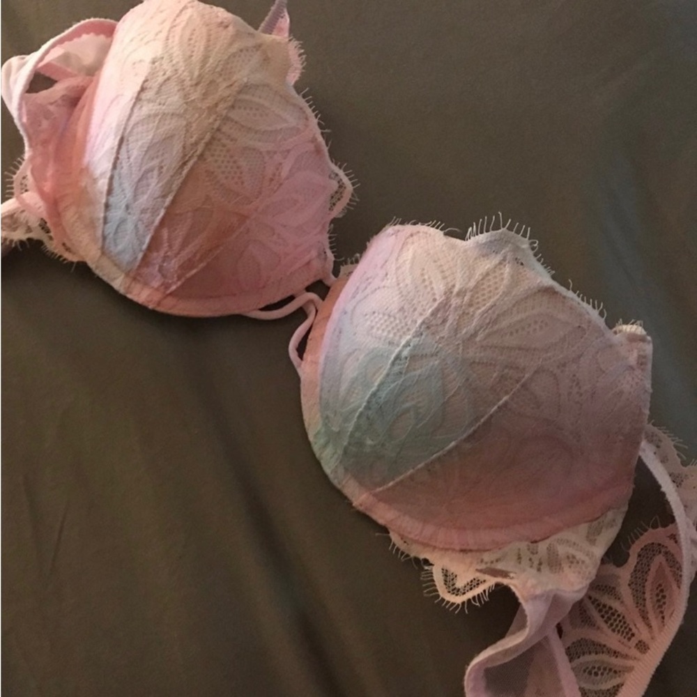 Victoria’s Secret mermaid bra. Lightly padded size 34B worn maybe 3 times…